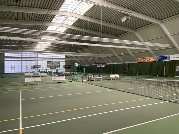 Beleuchtungssituation vor Umrüstung auf LED in 2022 durch AS LED Lighting beim Sächsischen Tennis Verband STV in Leipzig