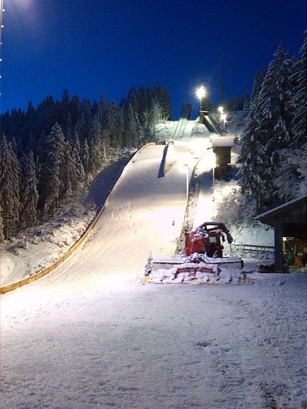 Ausleuchtung der Skisprungschanze mit Flutlicht von AS LED Lighting