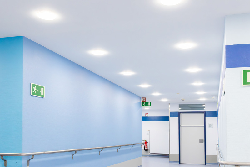 Bis zu 2000 lm Lichtleistung liefert die LED Einbauleuchte EML mit milder Lichtwirkung dank opalisierter Scheibe