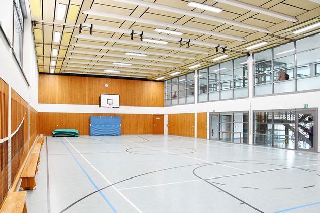 Sanierung der Sporthallenbeleuchtung bei gleichzeitiger Anhebung des Lichtniveaus