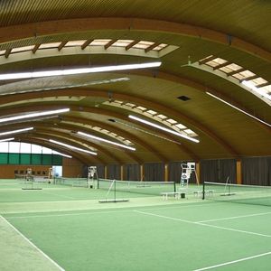 Tennishallenbeleuchtung von AS LED Lighting ist blend- und schattenfrei, gemacht für alle Spielklassen