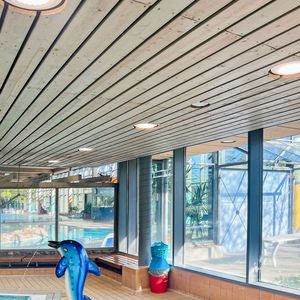 Referenzbild Allwetterbad Munster saniert alte Downlights mit EMX rund