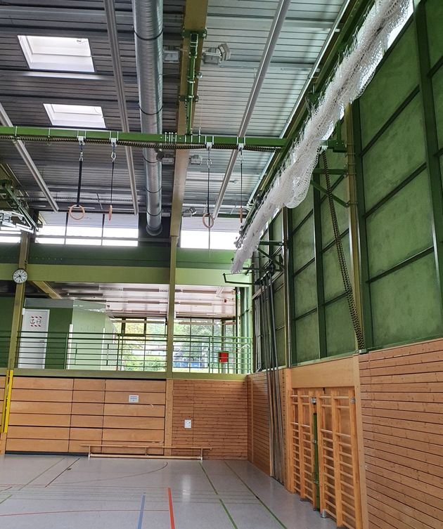 Ausgangsbeleuchtung in denkmalgeschützter Valentin Ickelsamer Mehrzweckhalle