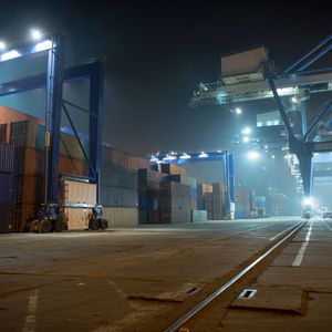 wirtschaftliche, lichtstarke, flexible und robuste LED-Außenbeleuchtung für Bauvorhaben aller Größe