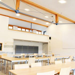Praxisbeispiel LED Beleuchtung, die Architektur in Bildung und Forschung unterstreiche