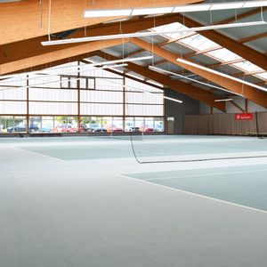 Für Spitzenspiele beim TuS Traunreut sorgt blendfreies, ballwurfsicheres PSL Licht mit Spielklasse II